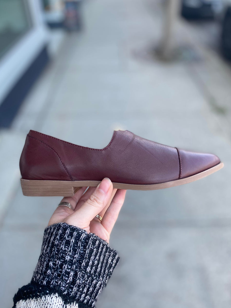Bueno Billy Merlot – Walk Rite Shoes