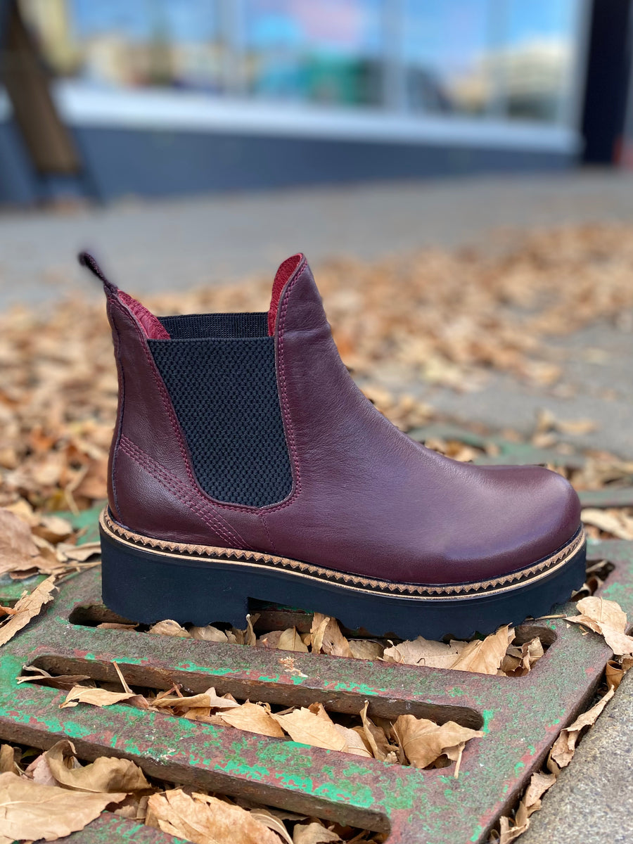 burgundy chelsea boots womens