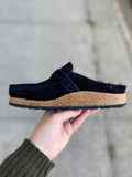 Birkenstock - Buckley Shearling - Black  *Narrow*