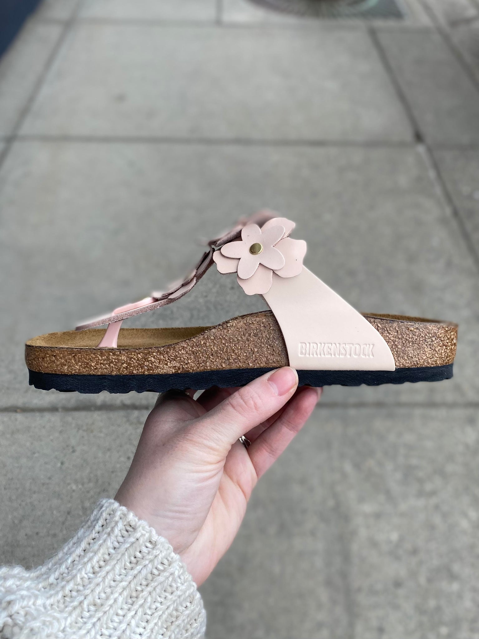 Birkenstock - Gizeh Flower - Light Rose â Walk Rite Shoes
