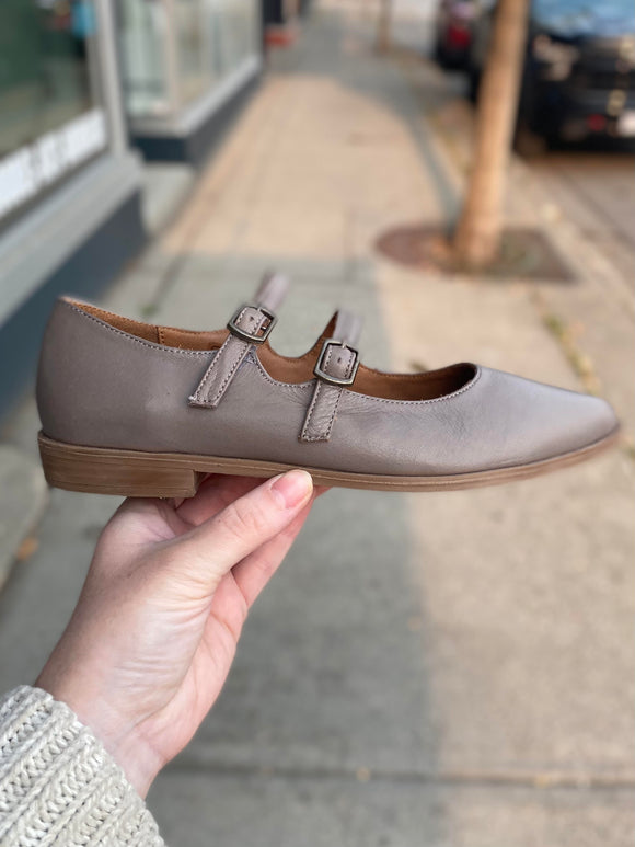 Bueno - Bess - Grey