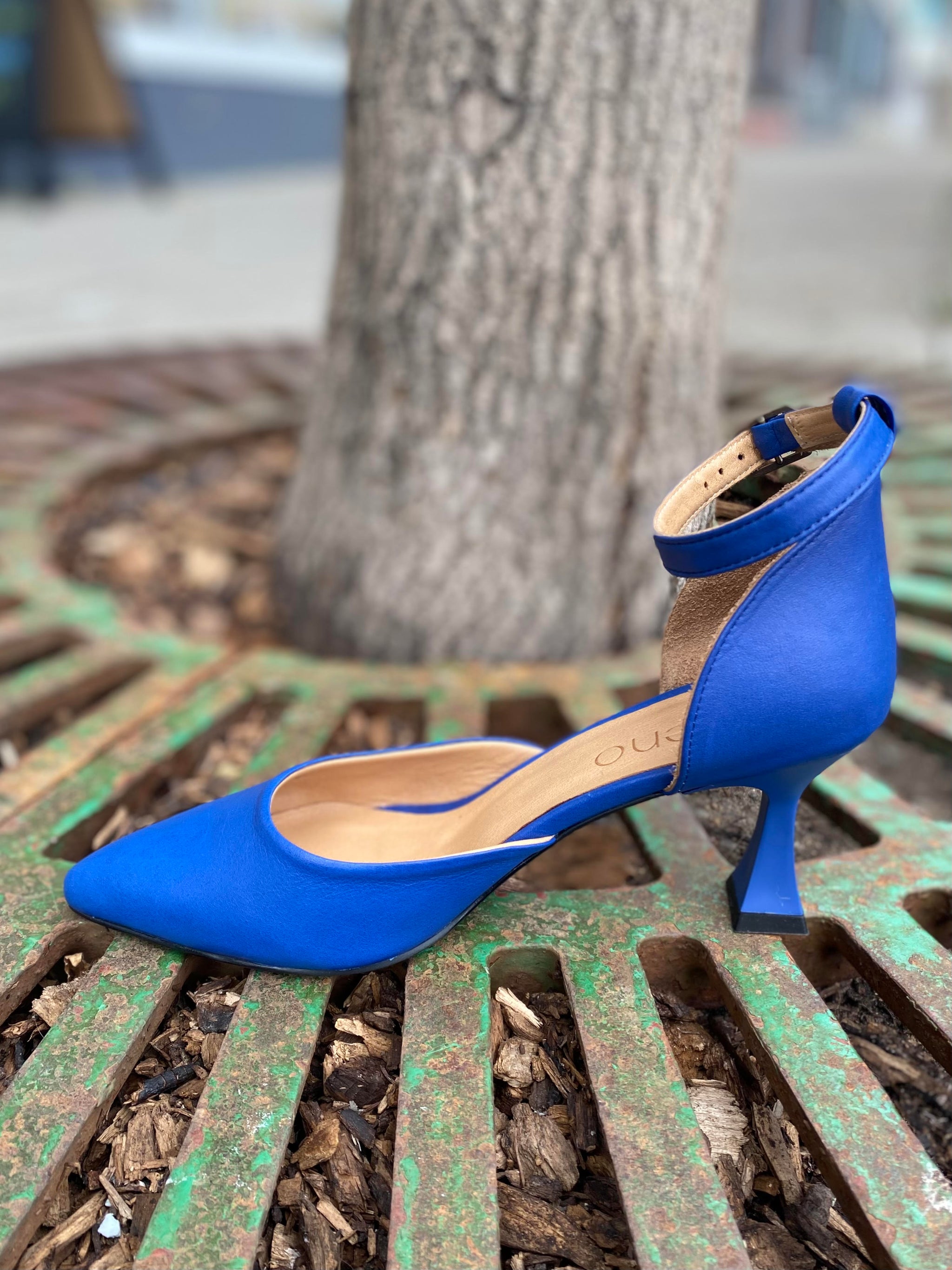 Blue pumps low heel hotsell