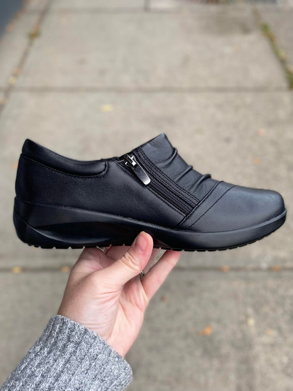 Clarks - Kaetlyn Mila - Black *WIDE*