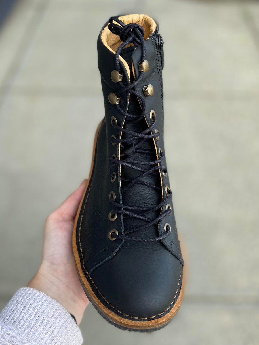 El Naturalista - Volcano - Black – Walk Rite Shoes