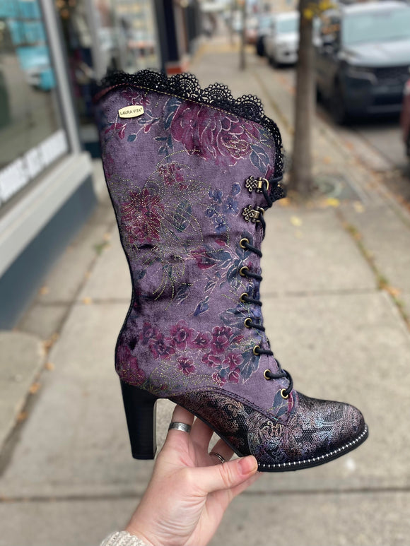 Laura Vita - A1 316151D - Violet