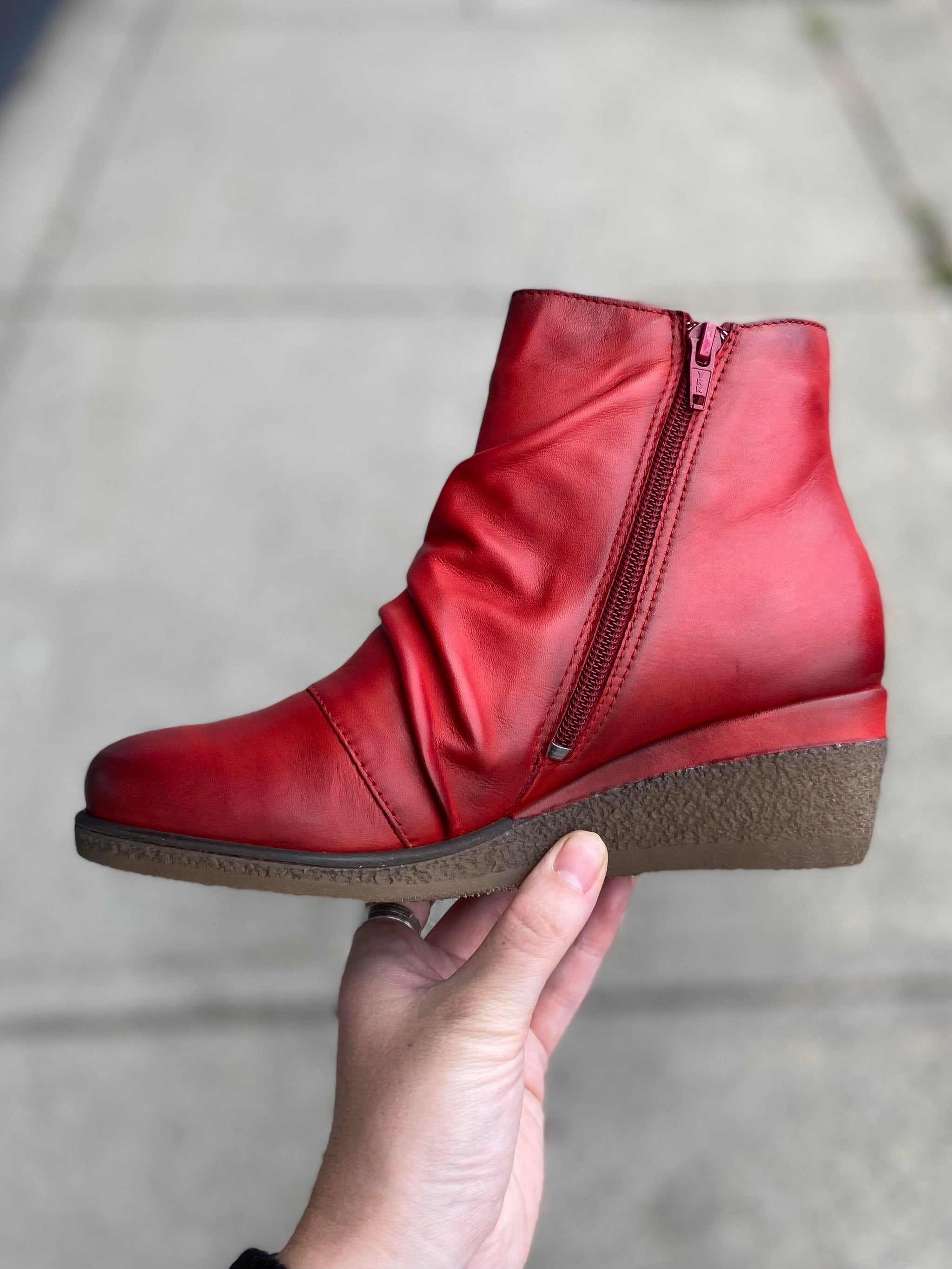 Miz Mooz - Maxy - Red Antique – Walk Rite Shoes