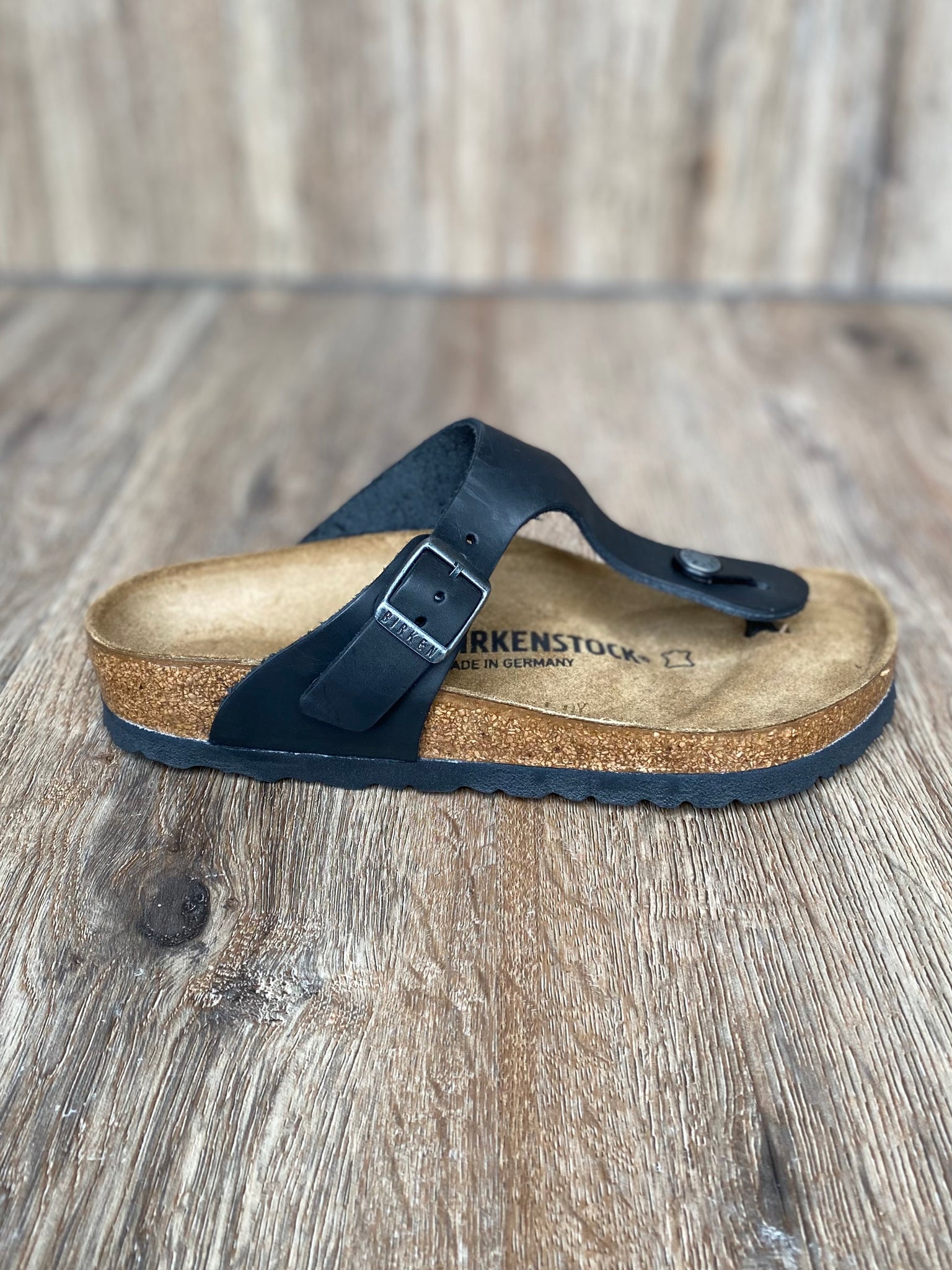 Birkenstock - Gizeh - Black Oiled Leather – Walk Rite Shoes